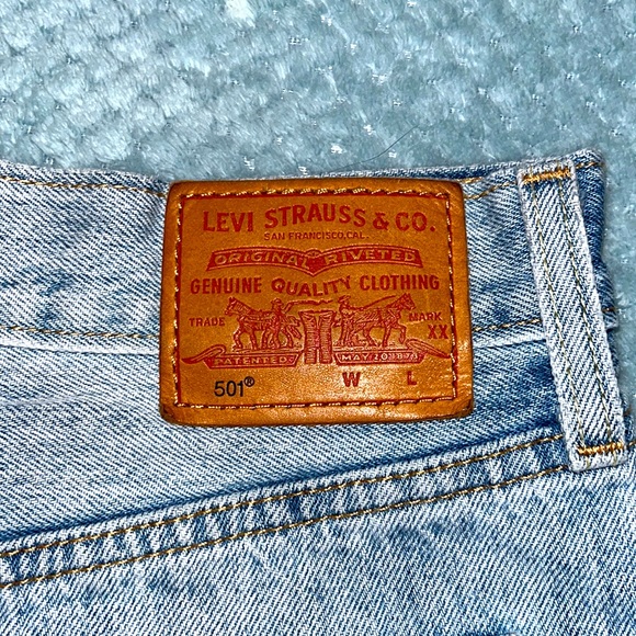 Vintage Levi’s shorts - Picture 2 of 4
